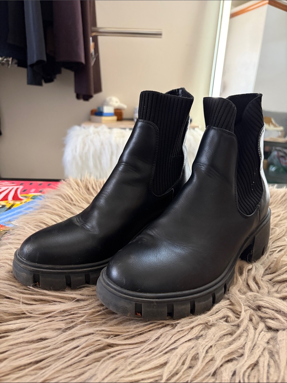 Sincerely Jules Women’s Black Chelsea Lug Sole Boot